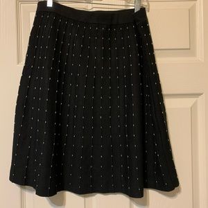 Women’s black and white pleated sweater skirt